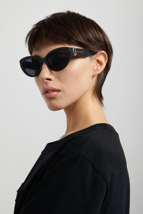 MARC JACOBS 883